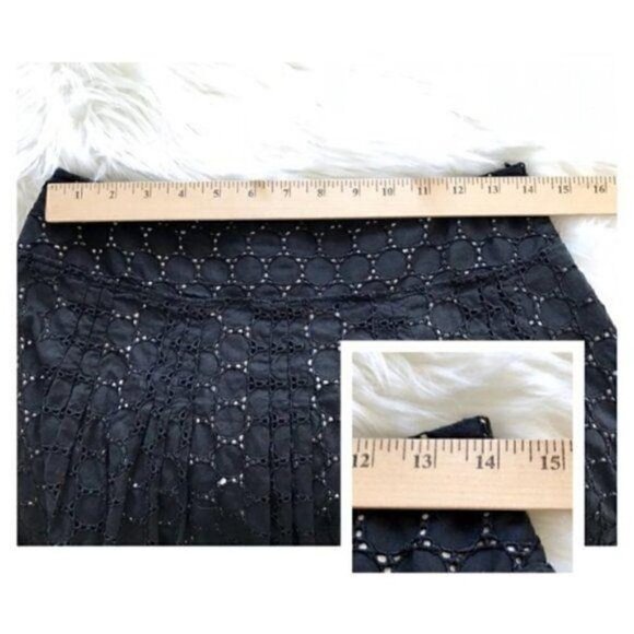 Ann Taylor black eyelet coton skirt, size 4 - Picture 5 of 6